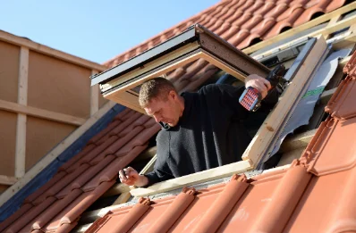 Pose de fenêtres de toit Velux à Pouzolles